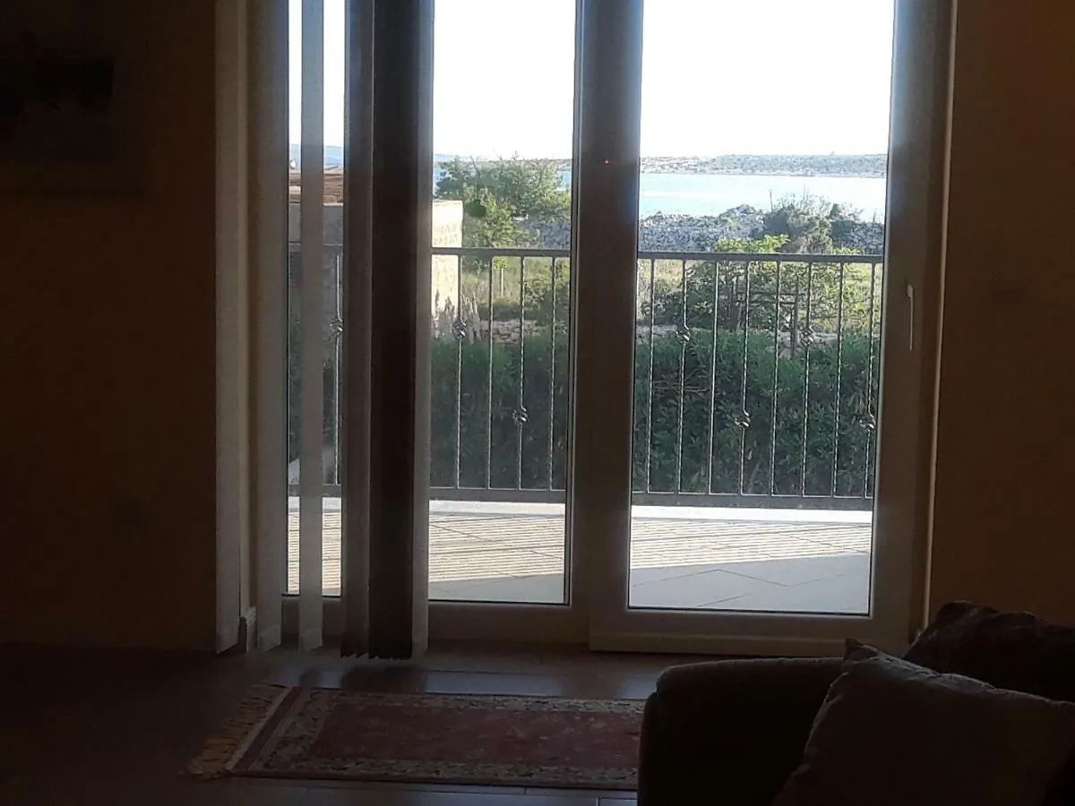 Water View Brand New Apartment, Short Stroll To Beach, Peaceful! Košljun Daire