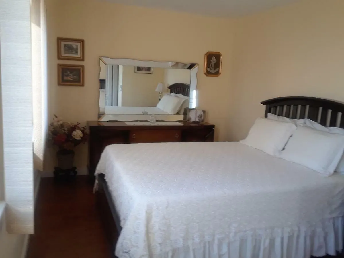 Water View Brand New Apartment, Short Stroll To Beach, Peaceful! Košljun Daire