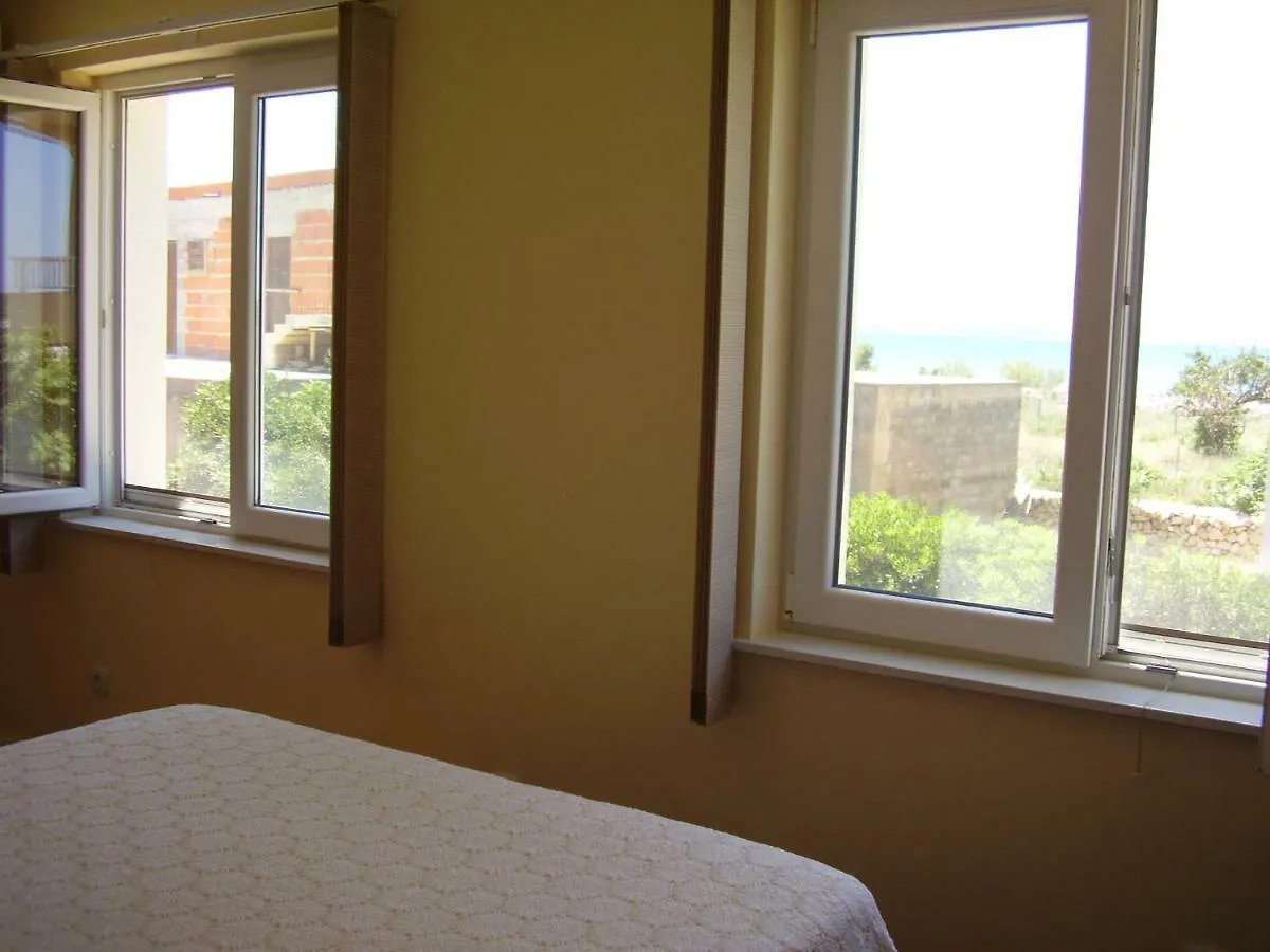 Water View Brand New Apartment, Short Stroll To Beach, Peaceful! Košljun