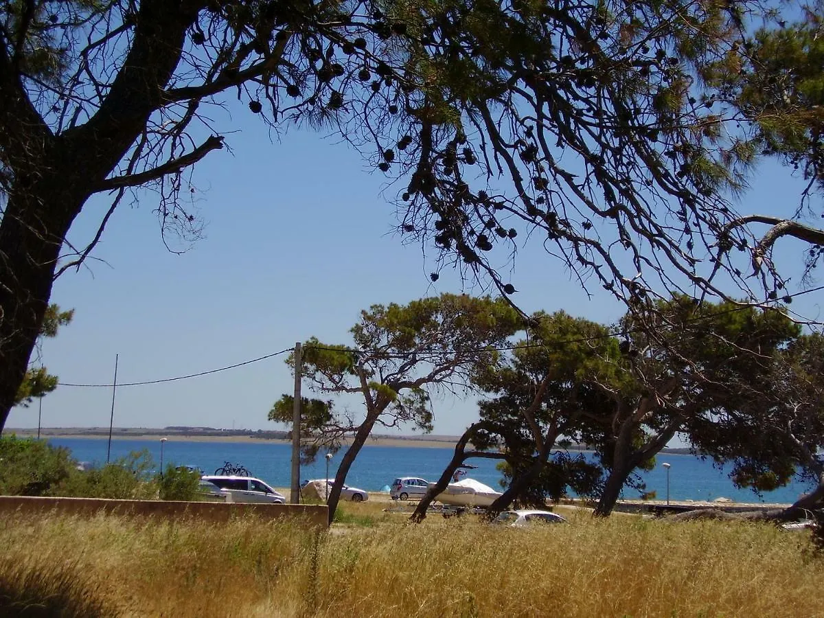Water View Brand New Apartment, Short Stroll To Beach, Peaceful! Košljun